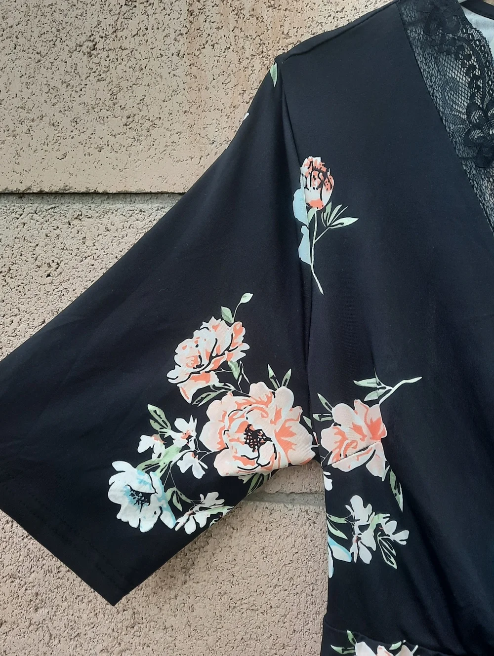 Shein Curve Plus Floral Print Lace Trim V-Neck  Blouse Top Size 0XL Black - Picture 5 of 7